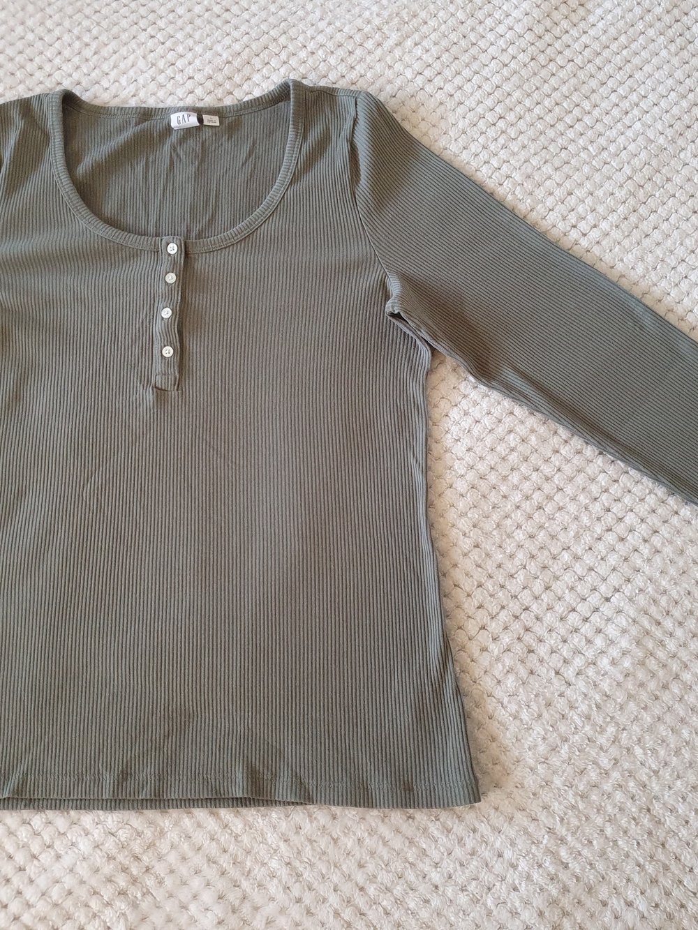 Gap Women’s Ribbed Long Sleeve Henley Tee Shirt Gray - Size L